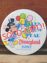 pb-909-03 Disneyland / 1986 Happy New Year Pinback