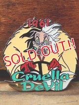 pb-707-03 Countdown to the Mikkennium / Cruella de Vile Pins