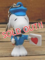 ct-131122-89 Snoopy / Whitman's 2003 PVC Keychain "Postman"