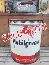 dp-131211-03 Mobilgrease / 40's-50's Oil can