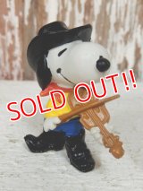 ct-140218-10 Snoopy / Schleich 80's PVC "Fiddle"