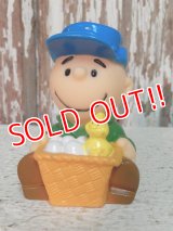 ct-140812-25 PEANUTS / McDonald's 1990 Meal Toy Under-3 "Charlie Brown's Egg Basket"