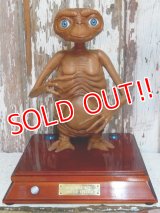 ct-150401-12 E.T. / 2002 AUTHENTIC E.T. 2002 LIMITED EDITION Display