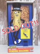 ct-150609-04 Planters / Mr.Peanut 90's Vending Machine