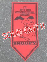 ct-160721-02 PEANUTS / 70's Banner "Snoopy" Red