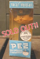 pz-130917-04 Funko Wacky Wobbler / PEZ Policeman