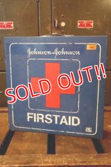 dp-180701-98 Johnson & Johnson / 1960's-1970's First Aid Kit Box