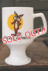 kt-180802-02 Wile E. Coyote / Federal 1970's Footed Mug