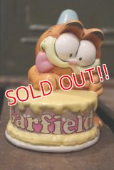 ct-181001-08 Garfield / 1981 Ceramic Display "Cake"