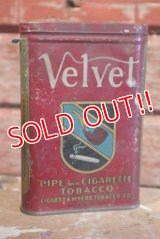 dp-190301-42 Velvet / Pipe and Cigarette 1940's Can