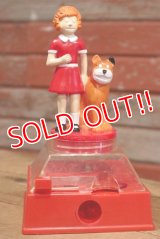 ct-190501-43  Little Orphan Annie & Sandy / 1981 Gumball Bank