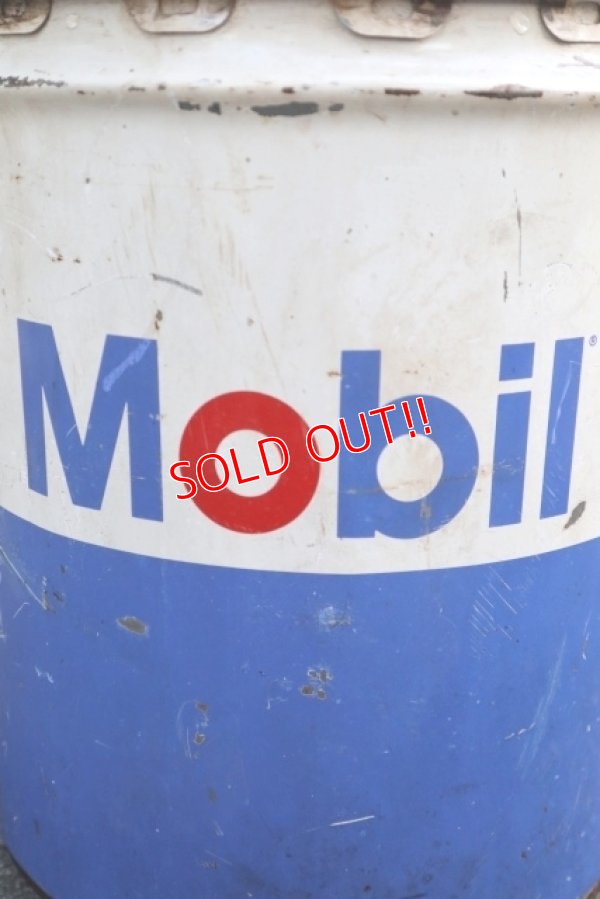 画像2: dp-190801-16 Mobil / 1960's-1970's 5 U.S.Gallons Oil Can