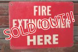 dp-191001-10 FIRE EXTINGUISHER HERE / Vintage Plastic Sign