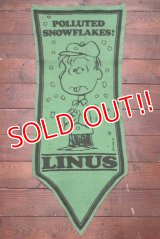 ct-191001-30 PEANUTS / 1960's Banner "Linus" Green