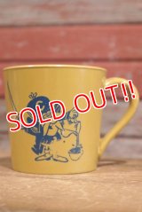 ct-141001-27 Cap'n Crunch / 1970's Plastic Mug (JUNK)