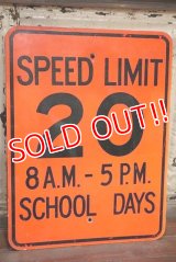 dp-191101-37 Road Sign "SPEED LIMIT 20 8 A.M.-5 P.M. SCHOOL DAYS "