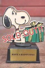 ct-200201-08 Snoopy / AVIVA 1970's Trophy " Have a Happy One!"