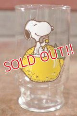 gs-200901-02 Snoopy / Anchor Hocking 1970's mini Glass "Lemon"