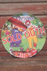 ct-210401-30 McDonald's / 2004 Collectors Plate "Picnic Frisbee"