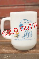 kt-210601-06 Snoopy / Fire King 1960's-1970's 9oz Mug "Coffee Break"