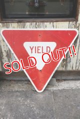 dp-210801-34 Road Sign "YIELD"