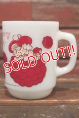 ct-210301-56 Strawberry Shortcake / Raspberry Tart 1980's Anchor Hocking Mug