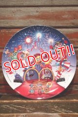 ct-220301-05 McDonald's / 2002 Collectors Plate "Parade"