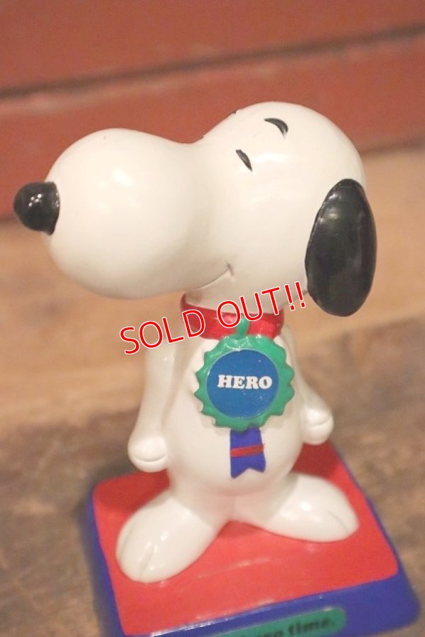 画像2: ct-230301-104 Snoopy / Determined 1970's Paper Mache Figure "It's hero time."