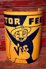 dp-230503-60 VICTOR FEEDS / Vintage Metal Sign