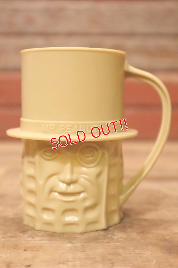 画像1: ct-231211-06 PLANTERS / MR.PEANUT 1950's Plastic Mug (Light Brown)