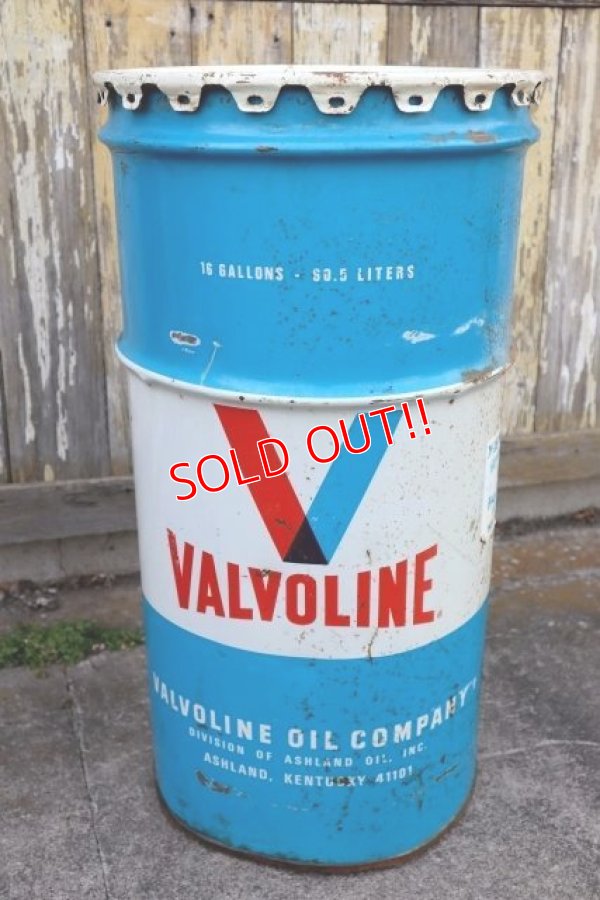 画像1: dp-240101-26 VALVOLINE / 1960's-1970's 120 LBS. 16 U.S. GALLONS OIL CAN