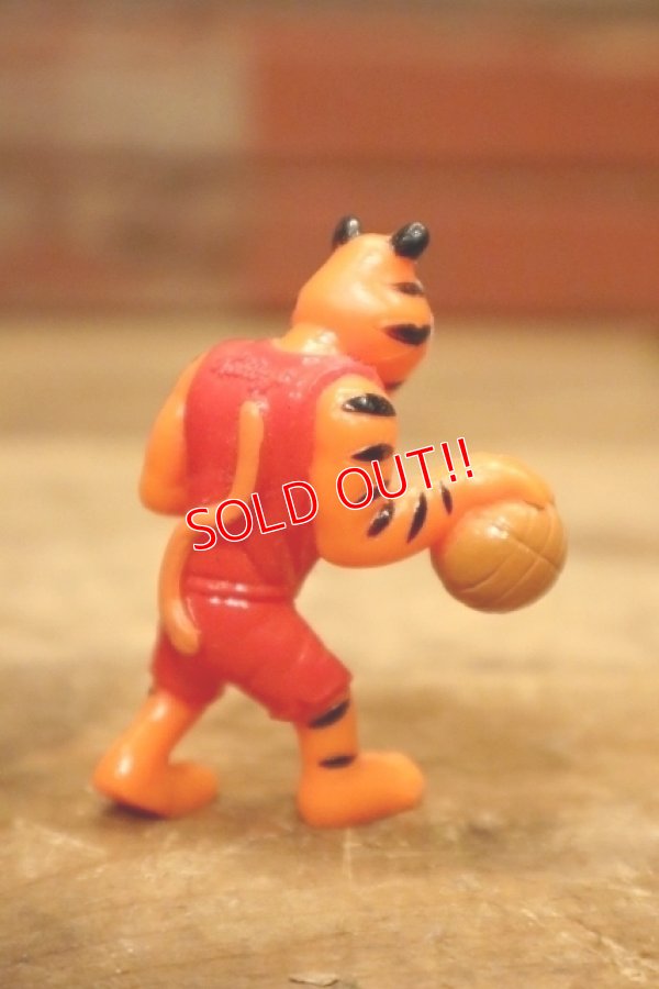 画像3: ct-240214-22 Kellogg's Tony the Tiger / 1990's PVC Figure "Basketball"