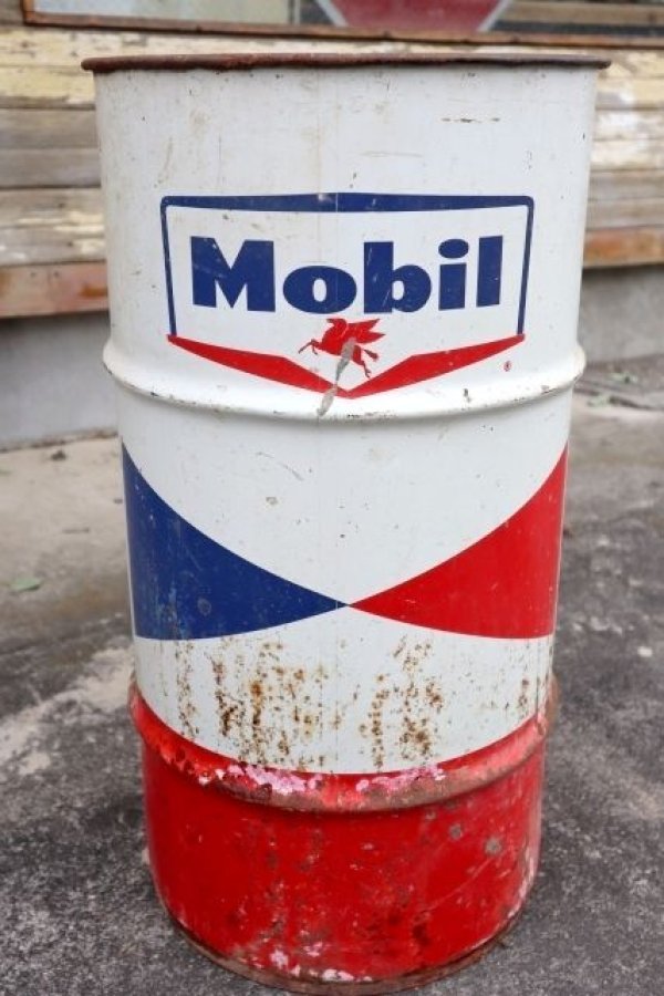 画像1: dp-240508-33 Mobil / 1960's 120 POUNDS 16 GALLONS Oil Can