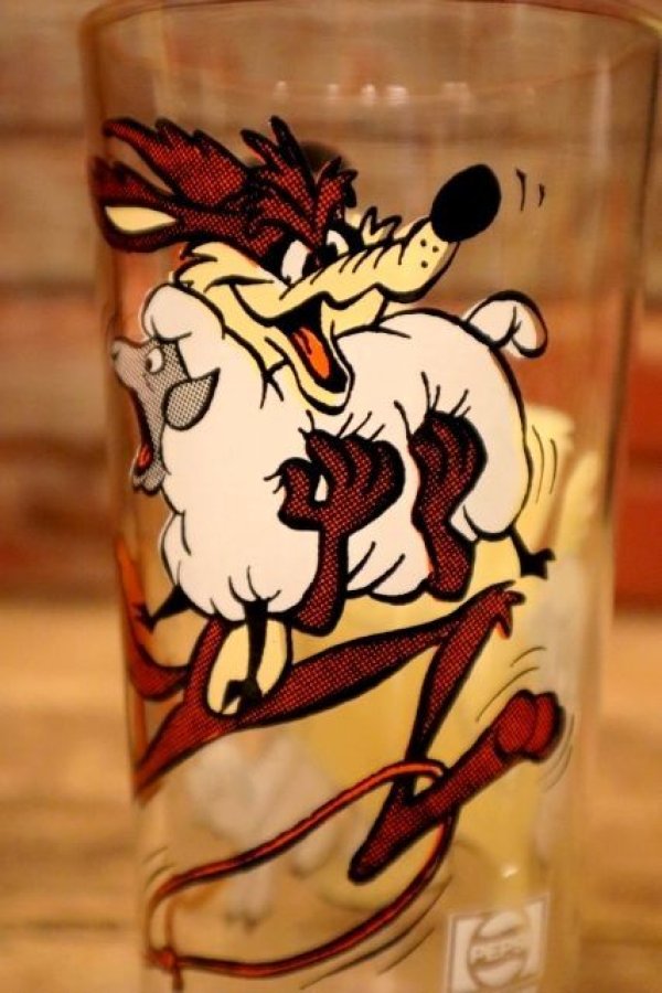 画像2: gs-240611-27 Wile E. Coyote & Sam Sheepdog / PEPSI 1976 Collectors Series Glass