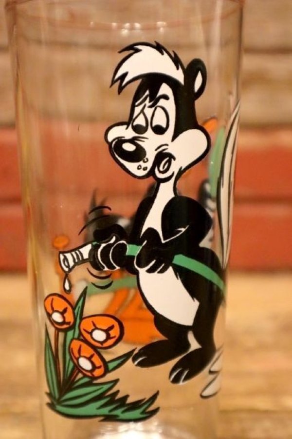 画像2: gs-240611-25 【難あり】Pepe Le Pew & Daffy Duck / PEPSI 1976 Collector Series Glass