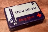 dp-240814-21 Johnson & Johnson / 1960's-1970's FIRST AID KIT BOX