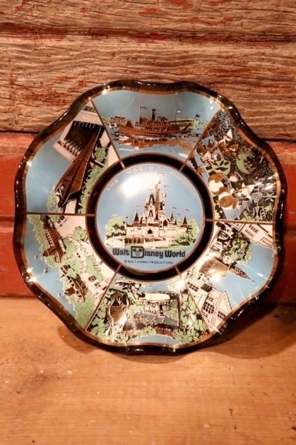 画像1: ct-240814-29 Walt Disney World / The Magic Kingdom 1970's Souvenir Glass Tray