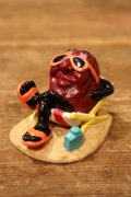 ct-241008-83 The California Raisins / 1988 PVC Figure "Boy In Beach Chair"