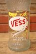 画像2: dk-068 VESS BEVERAGES / 1960's 24 FL.OZ. Bottle (2)