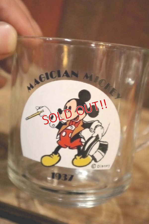 画像2: ct-250205-13 Mickey Mouse / Anchor Hocking 1970's Mug "MAGICIAN MICKEY"