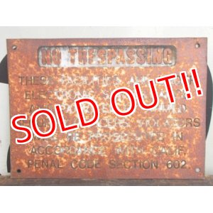 画像: dp-120705-40 Vintage Steel Sign "NO TRESPASSING"