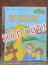 画像: bk-130607-08 Sesame Street BIG BIRD'S DAY ON THE FARM / 80's Little Golden Books