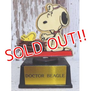 画像: ct-150602-73 Snoopy / AVIVA 70's Trophy " Doctor Beagle"