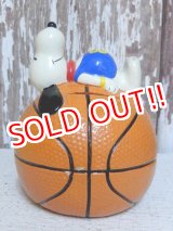 画像: ct-150701-17 Snoopy / Determined 1976 Bank "Basketball"