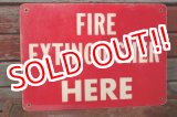 画像: dp-191001-10 FIRE EXTINGUISHER HERE / Vintage Plastic Sign