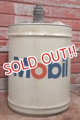 画像: dp-201201-45 Mobil / 1970's〜5 U.S.GALLONS Oil Can