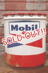 画像: dp-201201-46 Mobil / 1960's 5 U.S.GALLONS Oil Can