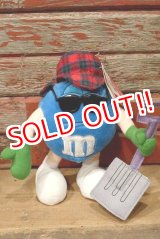 画像: ct-220601-01 MARS / M&M's 2002 Plush Doll "Shoveling snow Blue"