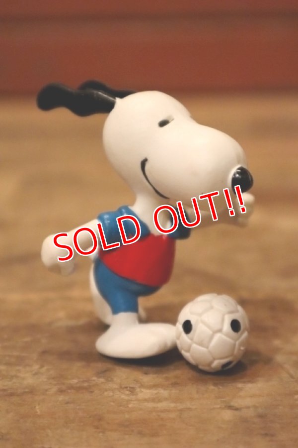 画像1: ct-231101-45 Snoopy / Schleich PVC Figure "Soccer"