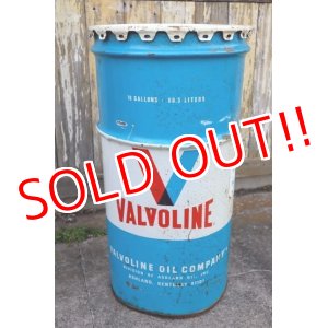 画像: dp-240101-26 VALVOLINE / 1960's-1970's 120 LBS. 16 U.S. GALLONS OIL CAN